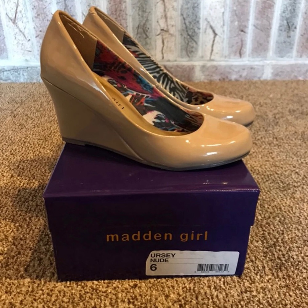 NEW! Madden Girl Nude Patent Wedge Pumps-Size 6.